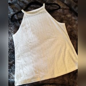 NWOT WHITE SLEEVELESS TANK TOP - MEDIUM